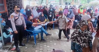 Pastikan Aman Dan Lancar, Polsek Seputih Raman Polres Lampung Tengah Polda Lampung Lakukan Pengamanan Penyaluran BLT Subsidi BBM,PKH Serta Sembako