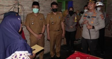Polisi Penolong Masyarakat, Kapolres Lampung Tengah Beri Perhatian kepada Warga Penderita Kanker Usus di Kaliejo