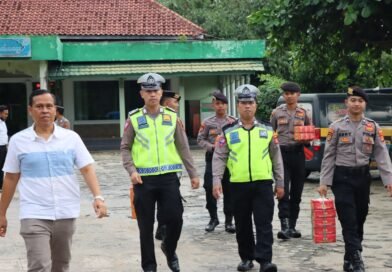 Bantuan Kemanusiaan Untuk Negeri, Polres Lampung Tengah Bagikan Takjil dan Sembako